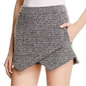 Bloomingdale’s Aqua Tweed Envelope Black Mini Skort size Medium